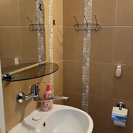Adria بيت ضيافة Štúrovo